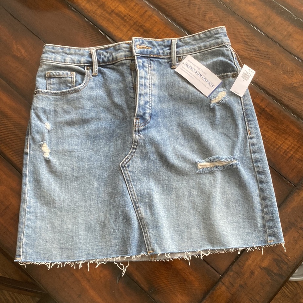 Button fly ripped edge denim skirt